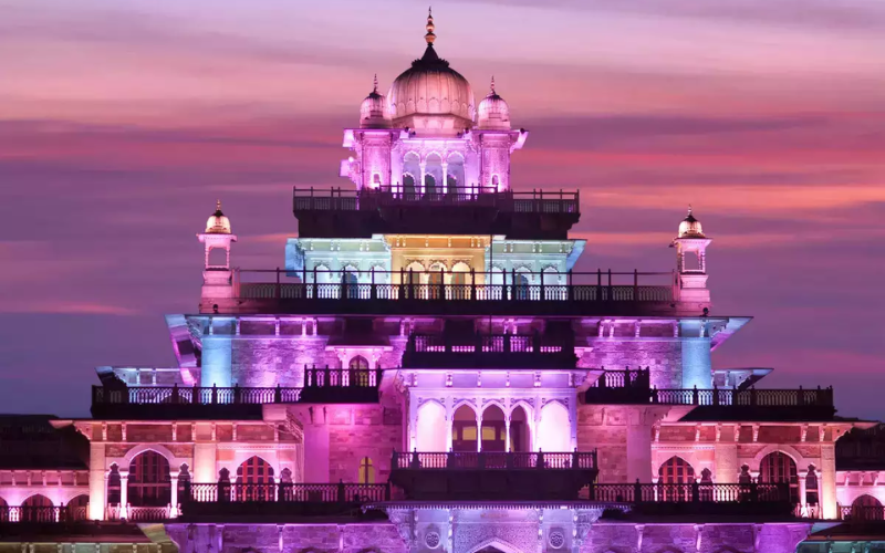 albert hall in evening