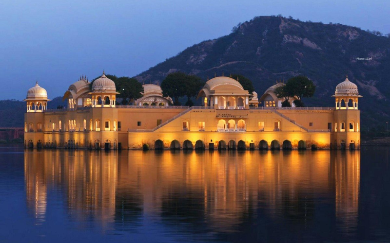 jal mahal in evening