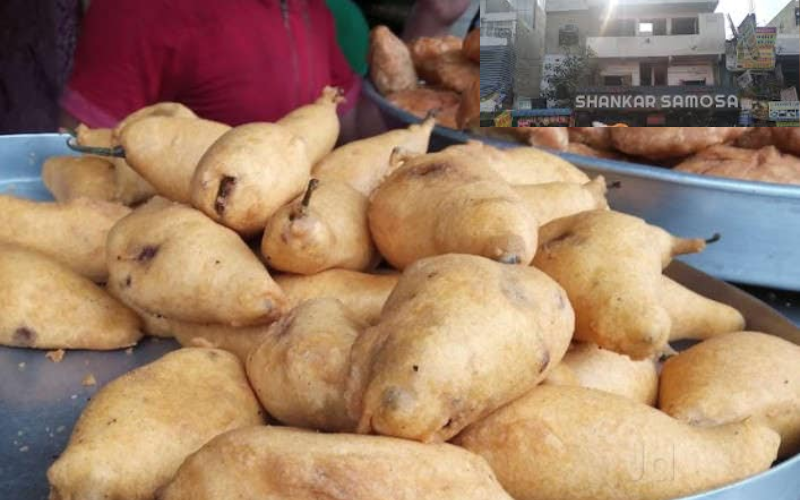 Shankar samose vala in rajapark is famous for samosa 