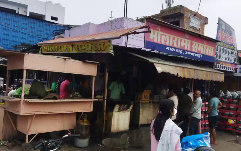 bholaram samosa in ambabari is famous for samosa 